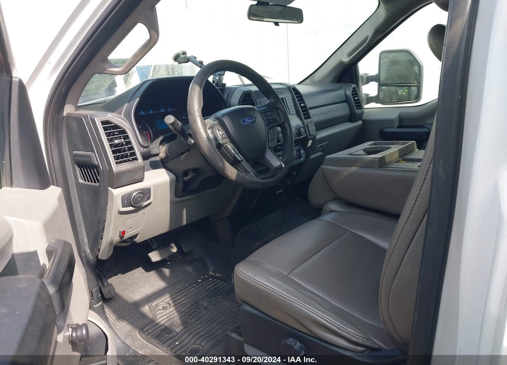 2018 FORD F-350 CHASSIS XL VIN: 1FDRF3G6XJEC68376