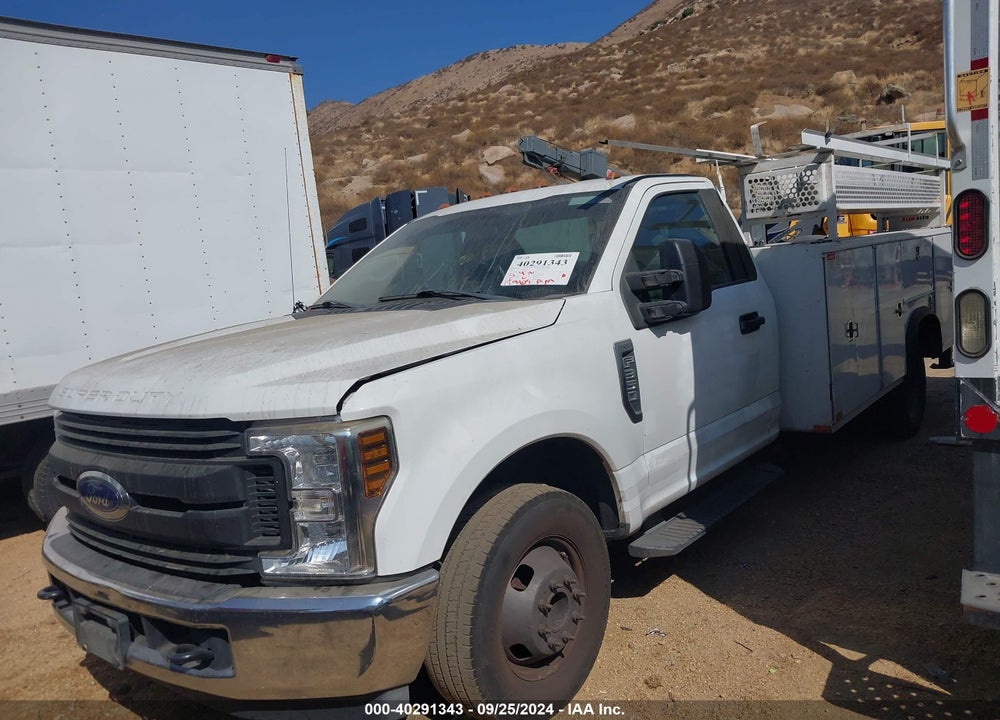 2018 FORD F-350 CHASSIS XL VIN: 1FDRF3G6XJEC68376