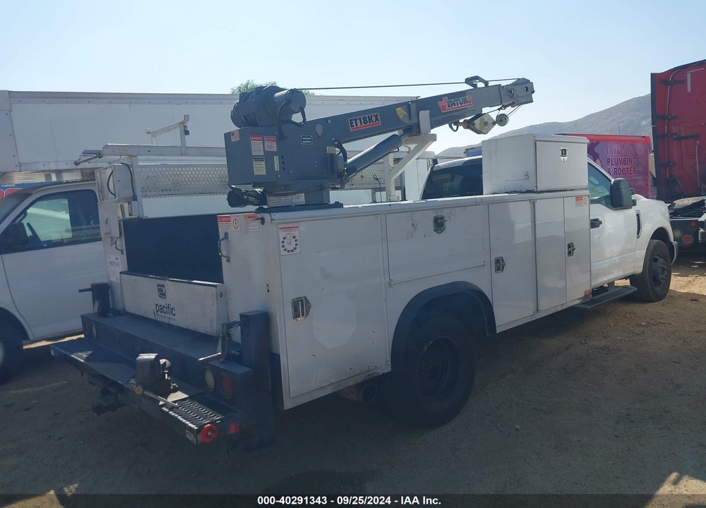 2018 FORD F-350 CHASSIS XL VIN: 1FDRF3G6XJEC68376