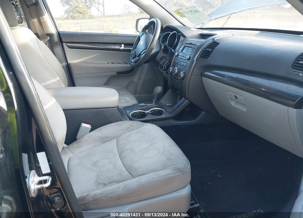 2011 KIA SORENTO LX VIN: 5XYKT4A16BG178751