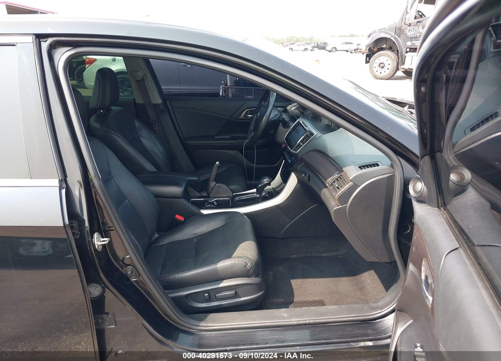 2017 HONDA ACCORD EX-L V6 VIN: 1HGCR3F82HA037141
