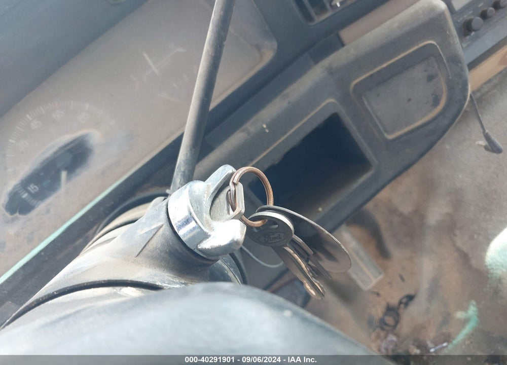 1987 FORD F350 VIN: 2FDKF37L2HCA32151