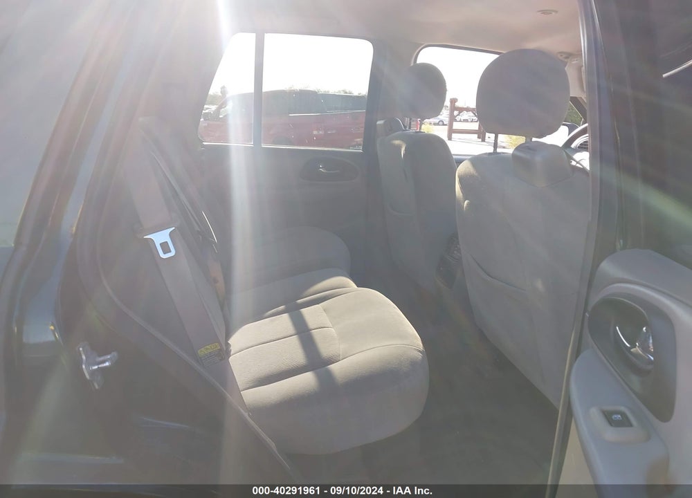 2005 CHEVROLET TRAILBLAZER LS VIN: 1GNDT13S452325443