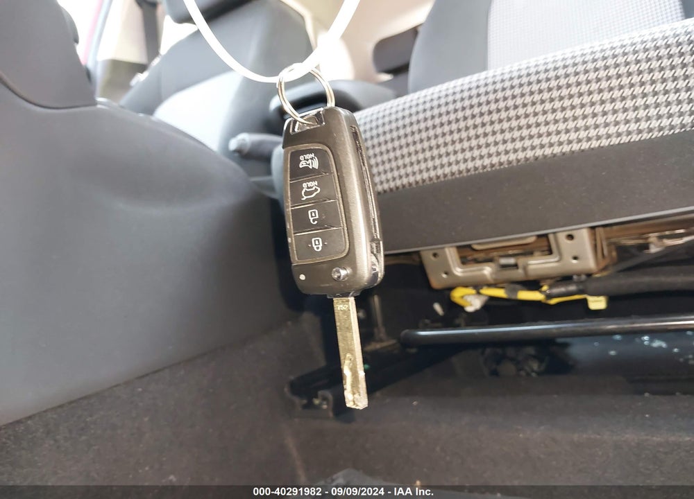 2019 HYUNDAI KONA SE VIN: KM8K12AA5KU321452