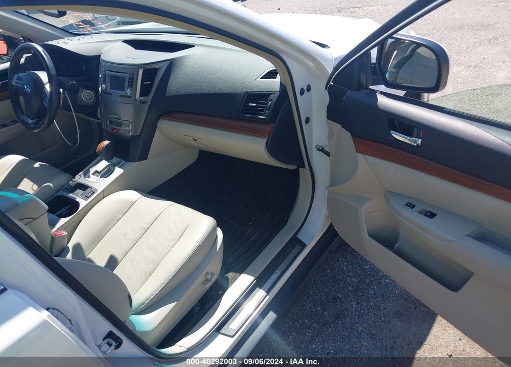 2014 SUBARU OUTBACK 2.5I LIMITED VIN: 4S4BRBLC9E3305885