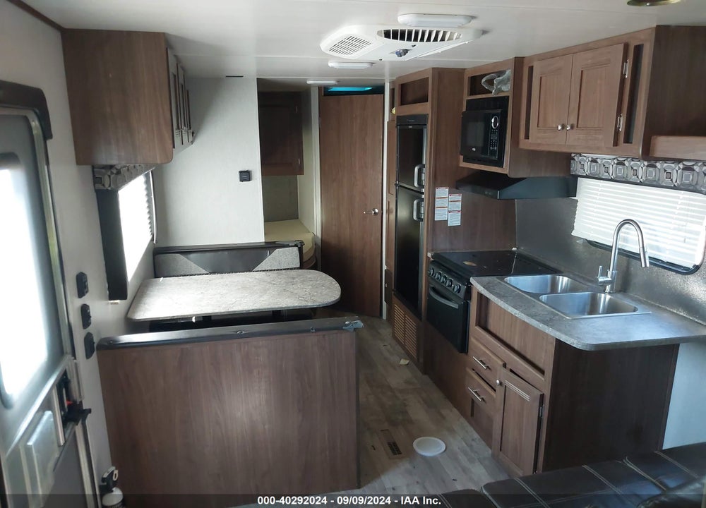 2018 HEARTLAND RV PIONEER VIN: 5SFPB2920JE367880