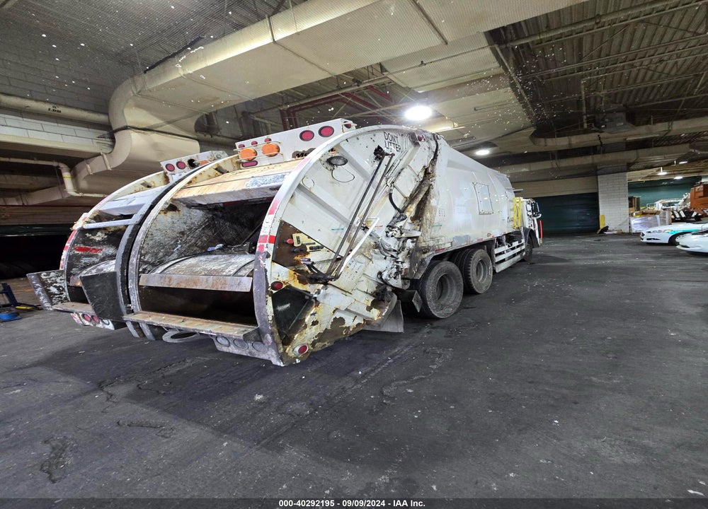 2015 MACK 600 LEU600 VIN: 1M2AU02C2FM009361
