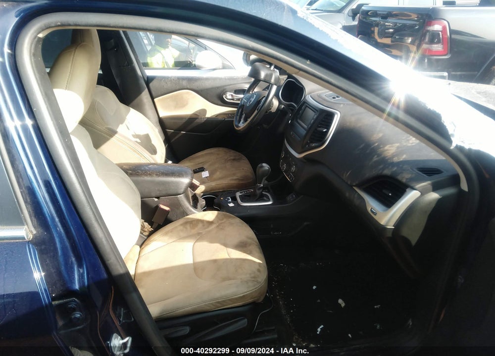 2015 JEEP CHEROKEE LATITUDE VIN: 1C4PJLCB0FW596243