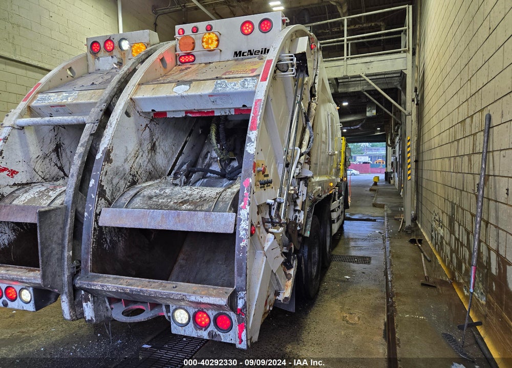 2015 MACK 600 LEU600 VIN: 1M2AU02C0FM009357
