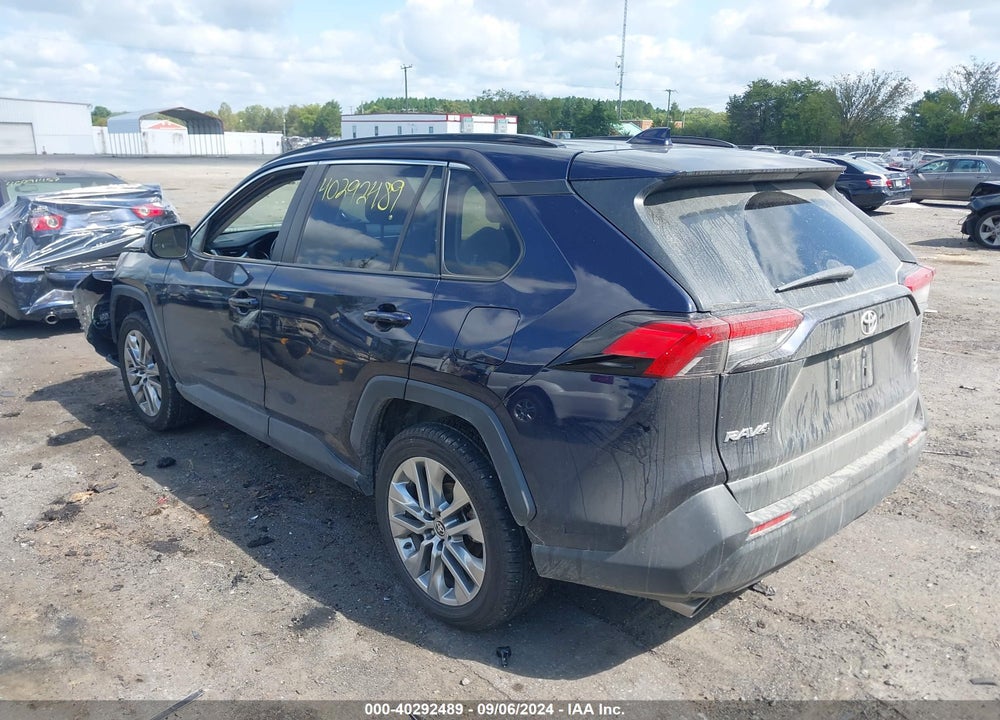 2021 TOYOTA RAV4 XLE PREMIUM VIN: JTMA1RFV1MD071456