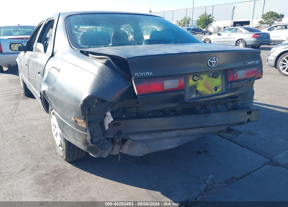 1997 TOYOTA CAMRY LE VIN: JT2BG22K3V0027644
