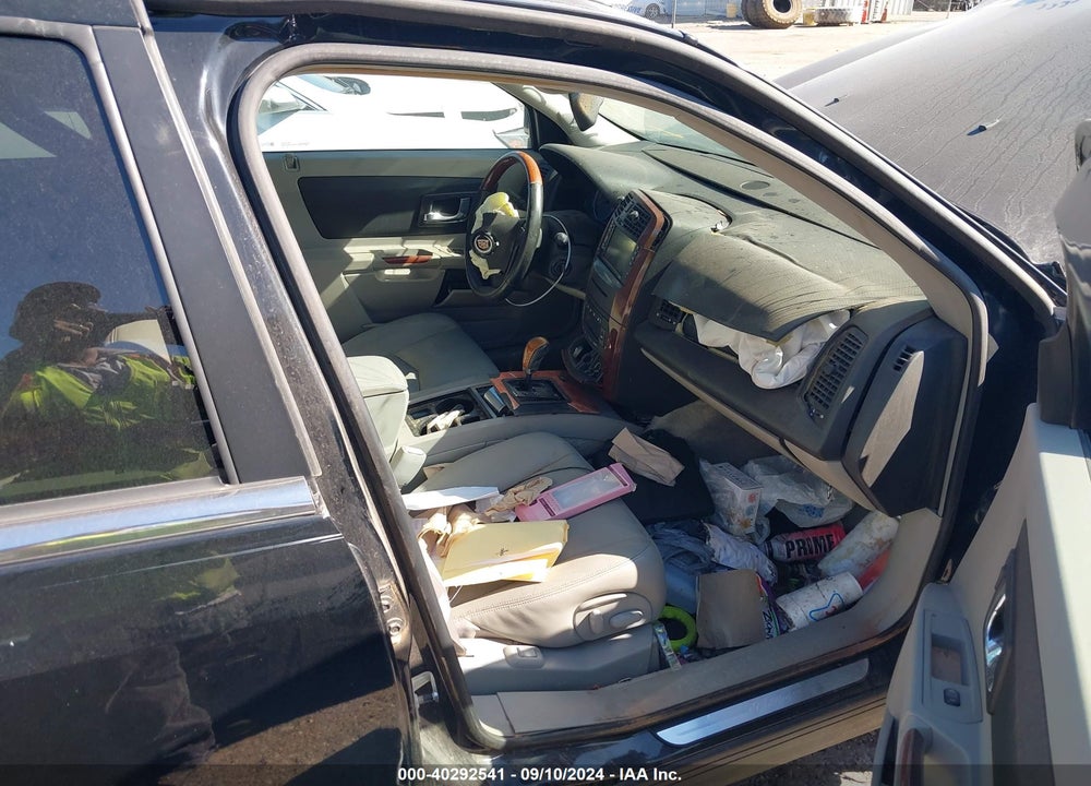 2006 CADILLAC SRX V6 VIN: 1GYEE637460183585