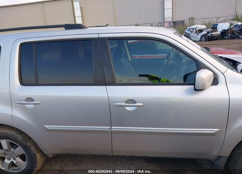 2009 HONDA PILOT EX VIN: 5FNYF48409B050928