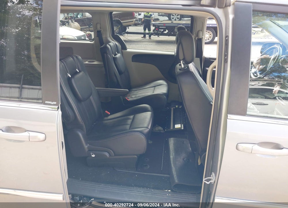 2013 CHRYSLER TOWN & COUNTRY VIN: 2C4RC1BG9DR663609