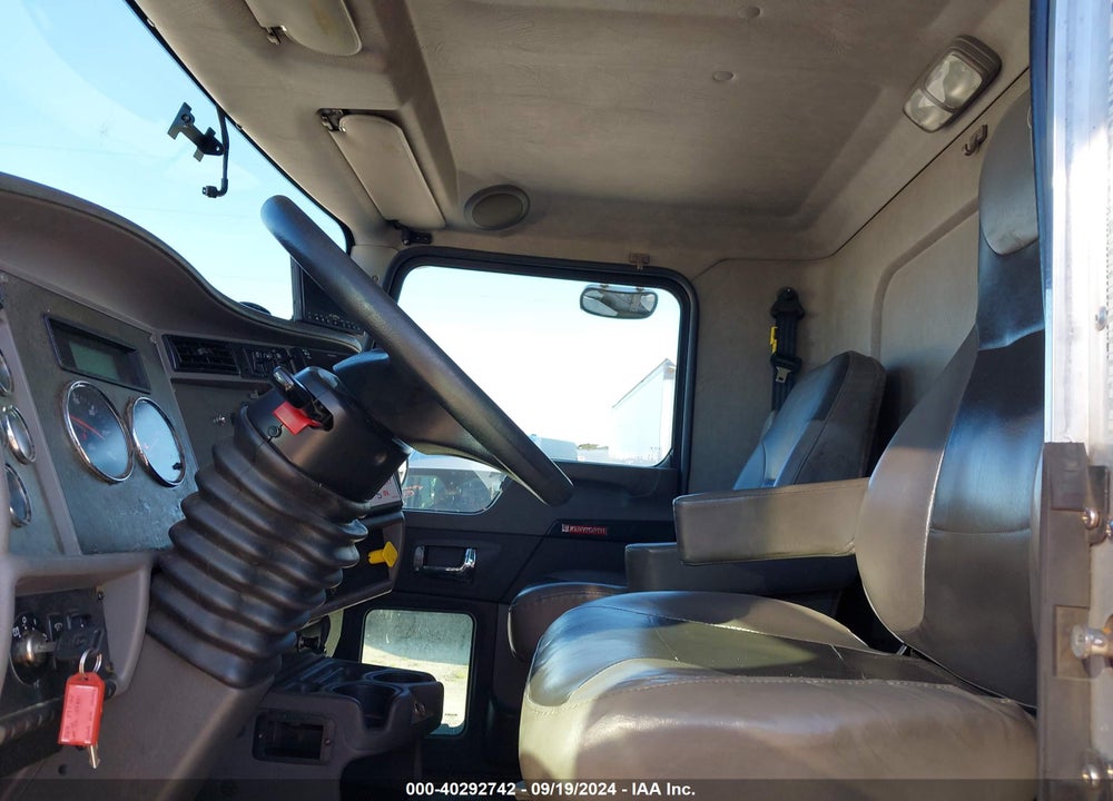 2017 KENWORTH T3 SERIES VIN: 2NKHHM6XXHM168796