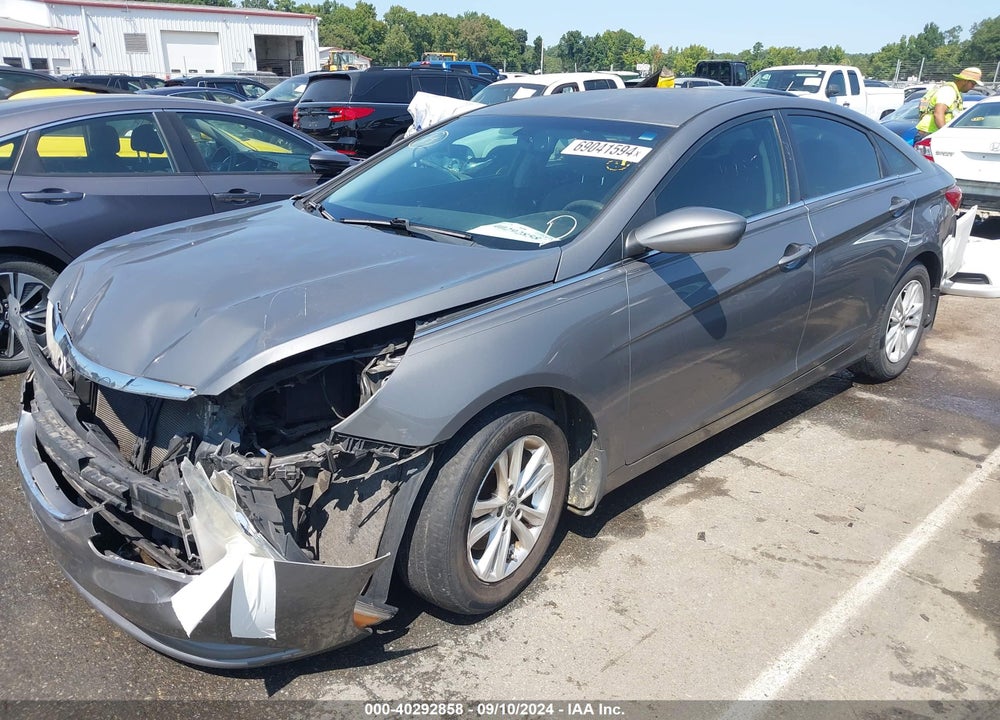 2013 HYUNDAI SONATA GLS VIN: 5NPEB4AC4DH683703