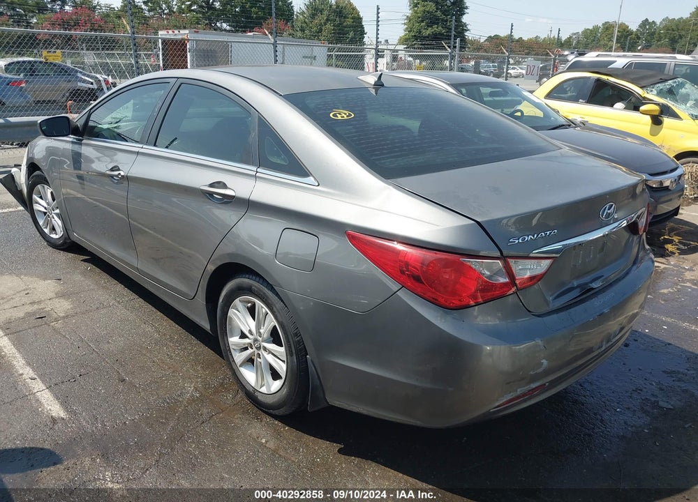 2013 HYUNDAI SONATA GLS VIN: 5NPEB4AC4DH683703