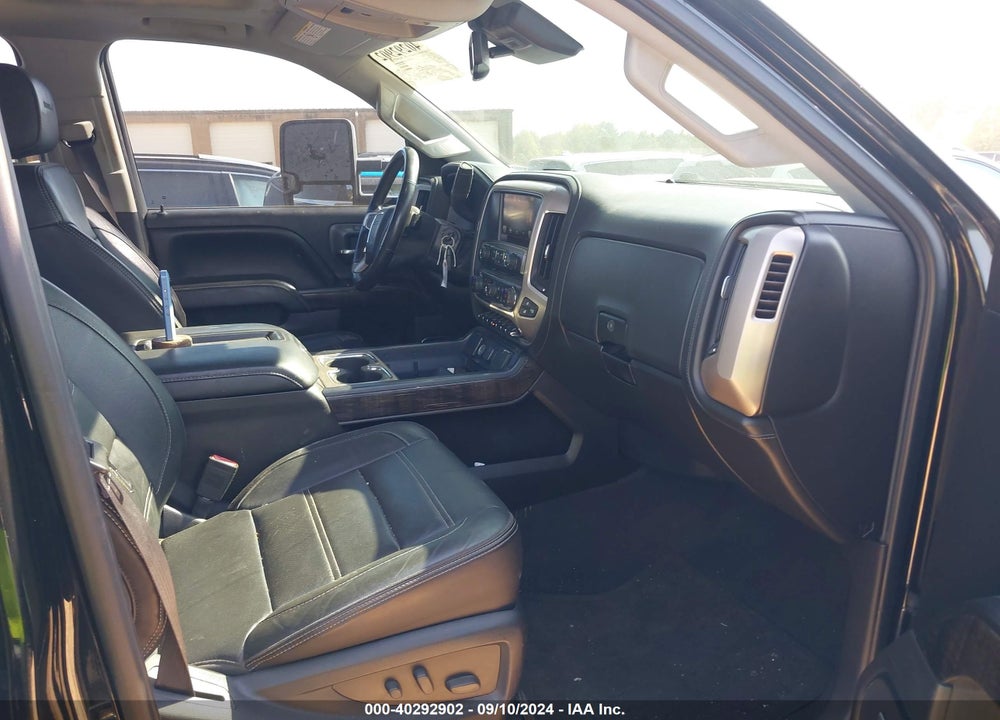 2015 GMC SIERRA 2500HD DENALI VIN: 1GT120E80FF636372