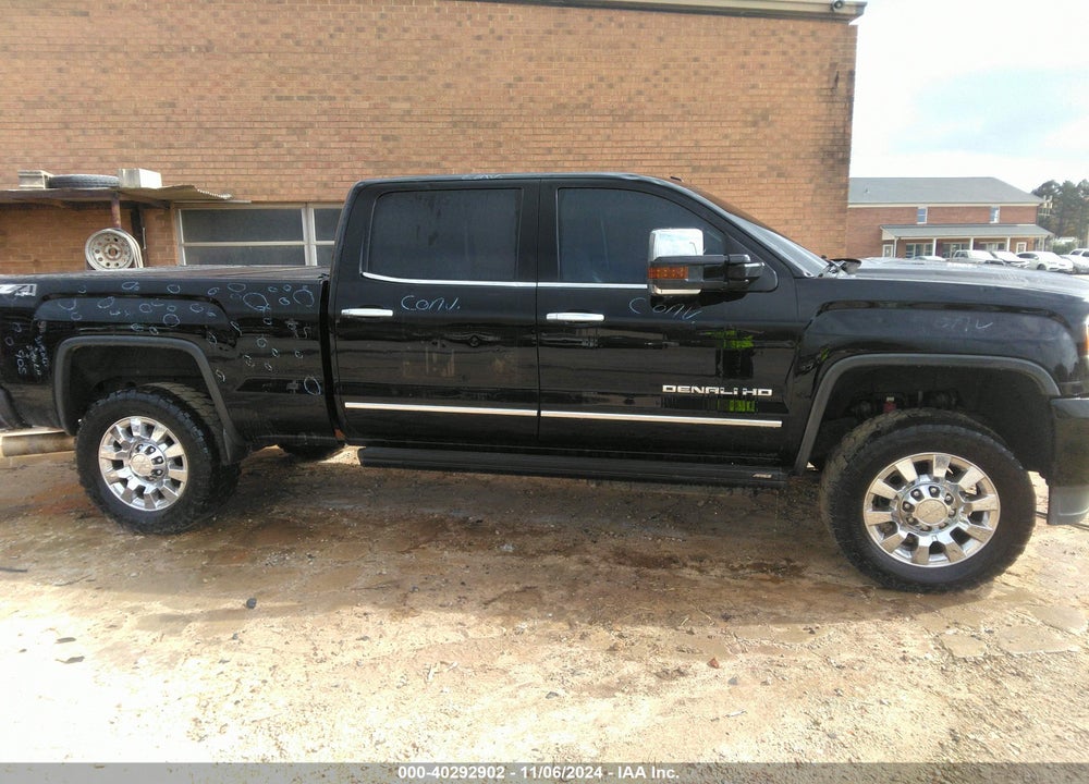 2015 GMC SIERRA 2500HD DENALI VIN: 1GT120E80FF636372