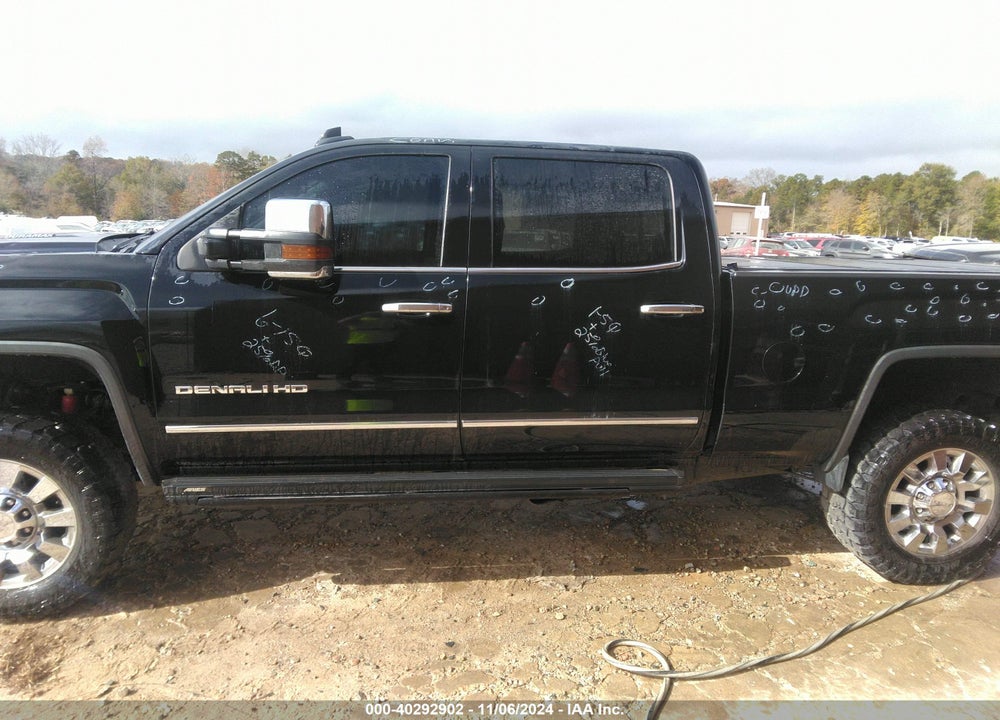 2015 GMC SIERRA 2500HD DENALI VIN: 1GT120E80FF636372