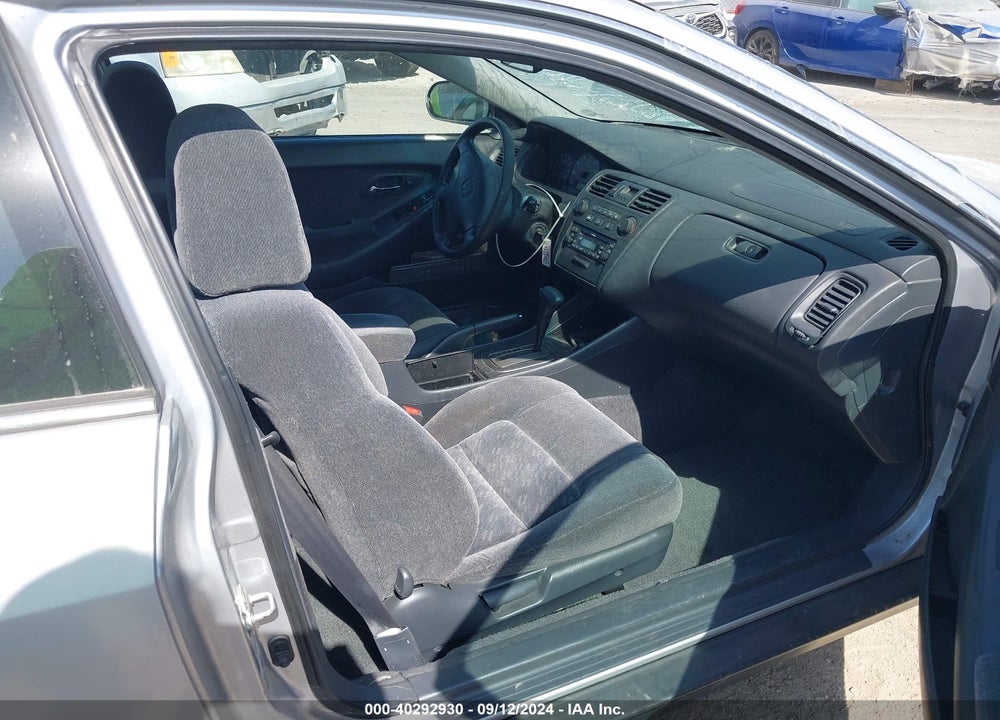 2005 TOYOTA CAMRY LE VIN: 4T1BE32K75U560152