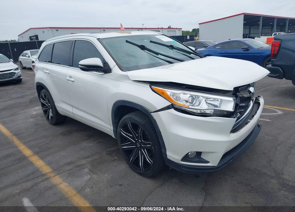 2015 TOYOTA HIGHLANDER XLE V6 VIN: 5TDKKRFH1FS070018