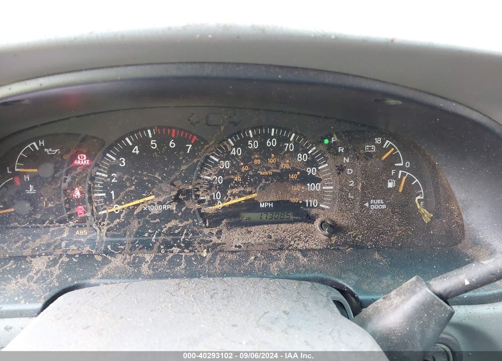 2002 TOYOTA TUNDRA SR5 V8 VIN: 5TBBT44102S223772