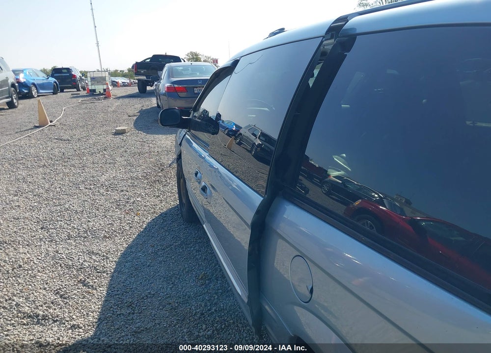 2003 CHRYSLER TOWN & COUNTRY LIMITED VIN: 2C8GP64L93R141188