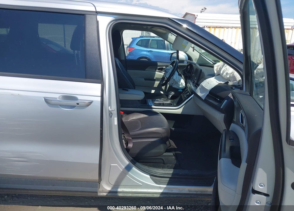 2023 KIA CARNIVAL MPV LX SEAT PACKAGE VIN: KNDNB4H38P6193124