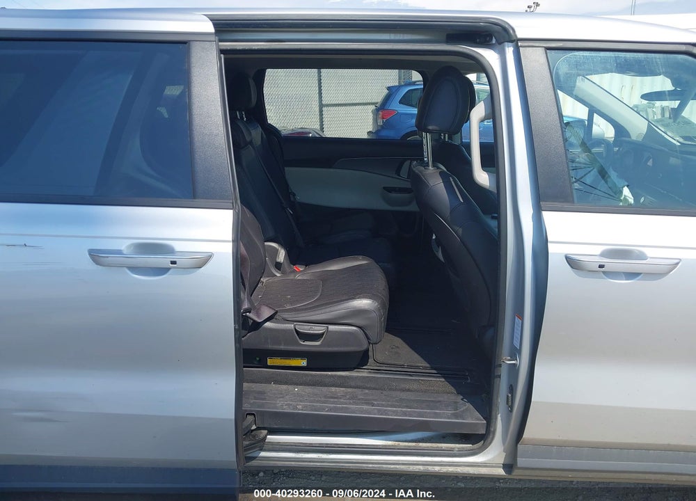 2023 KIA CARNIVAL MPV LX SEAT PACKAGE VIN: KNDNB4H38P6193124