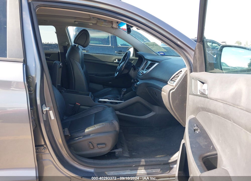 2017 HYUNDAI TUCSON LIMITED VIN: KM8J3CA20HU275588