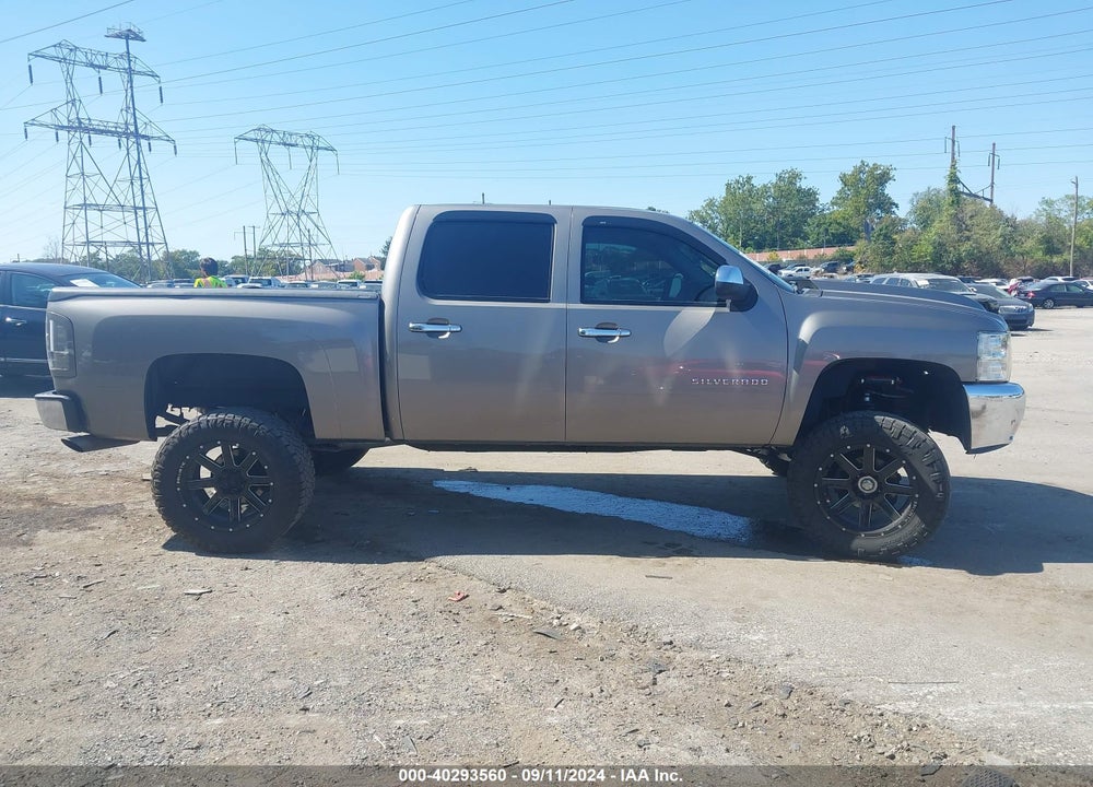 2013 CHEVROLET SILVERADO 1500 LT VIN: 3GCUKSE27DG265923