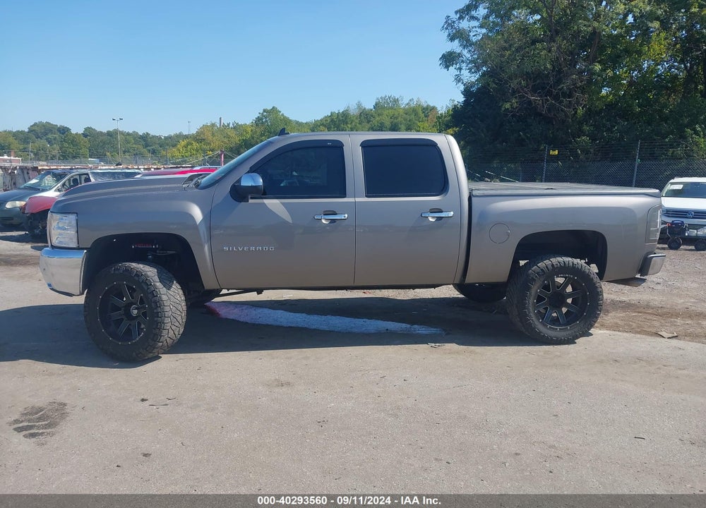 2013 CHEVROLET SILVERADO 1500 LT VIN: 3GCUKSE27DG265923