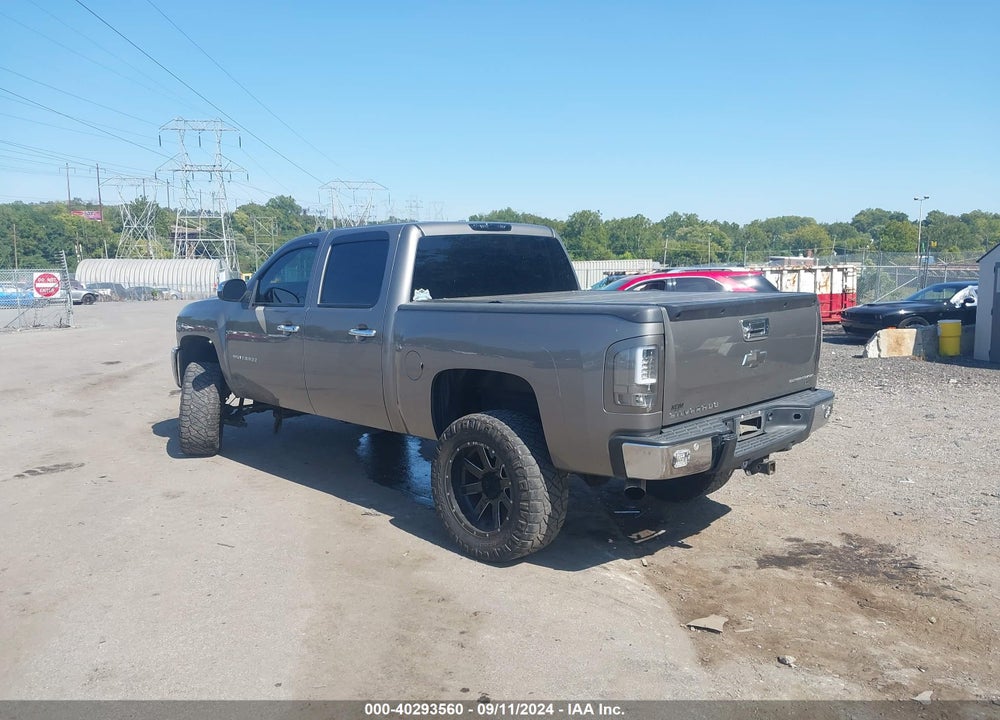 2013 CHEVROLET SILVERADO 1500 LT VIN: 3GCUKSE27DG265923