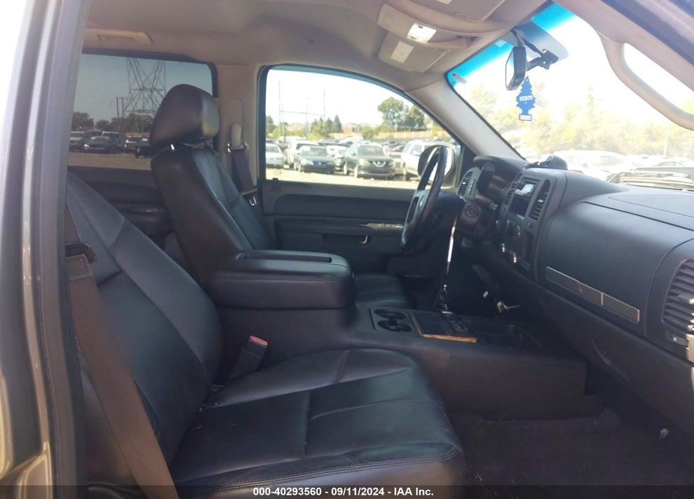2013 CHEVROLET SILVERADO 1500 LT VIN: 3GCUKSE27DG265923