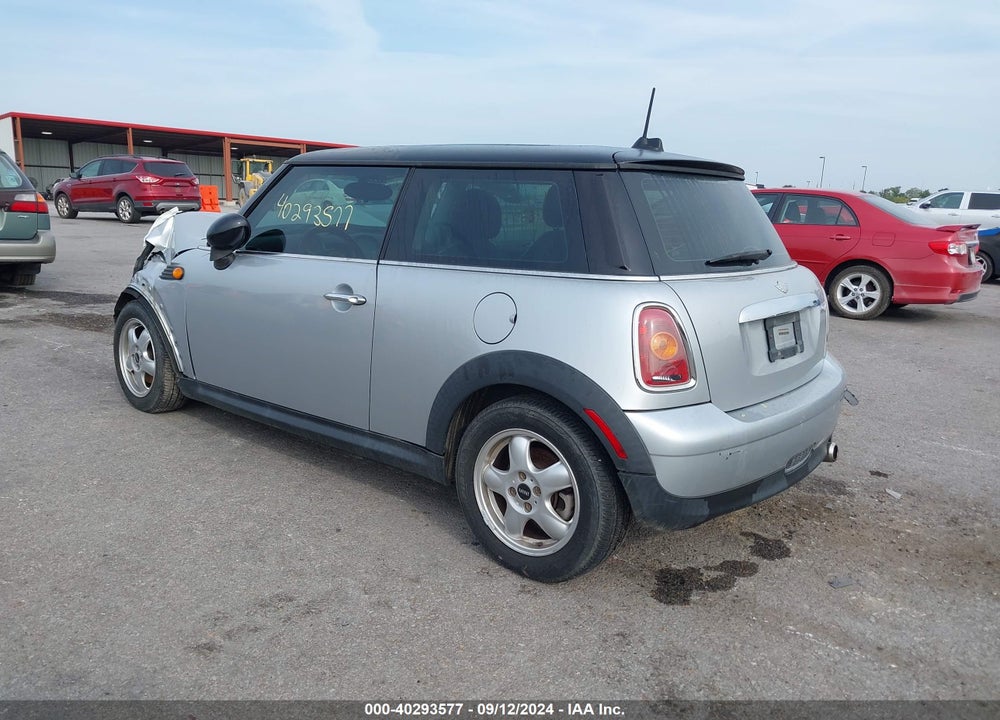 2007 MINI COOPER VIN: WMWMF33587TL68862