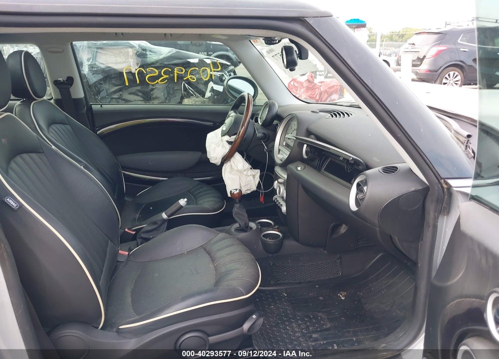 2007 MINI COOPER VIN: WMWMF33587TL68862