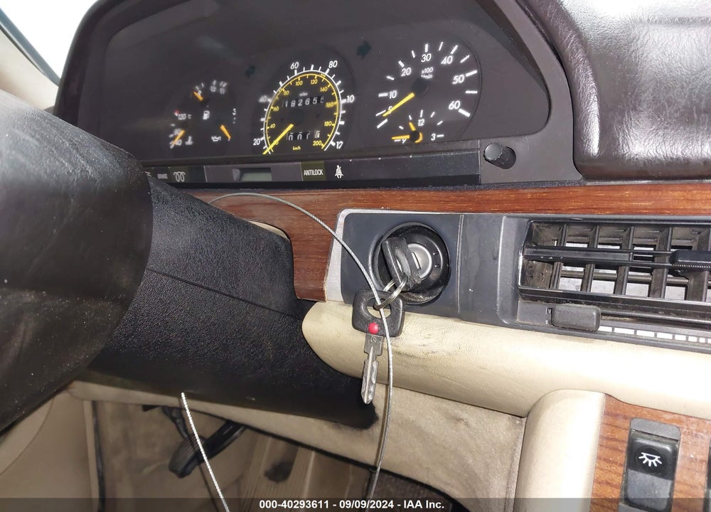 1985 MERCEDES-BENZ 300 SD VIN: WDBCB20C2FA119795