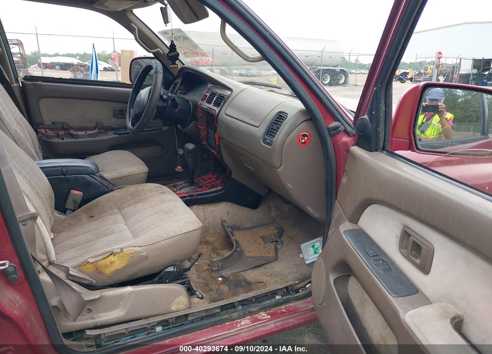 1996 TOYOTA 4RUNNER SR5 VIN: JT3GN86R9T0006604