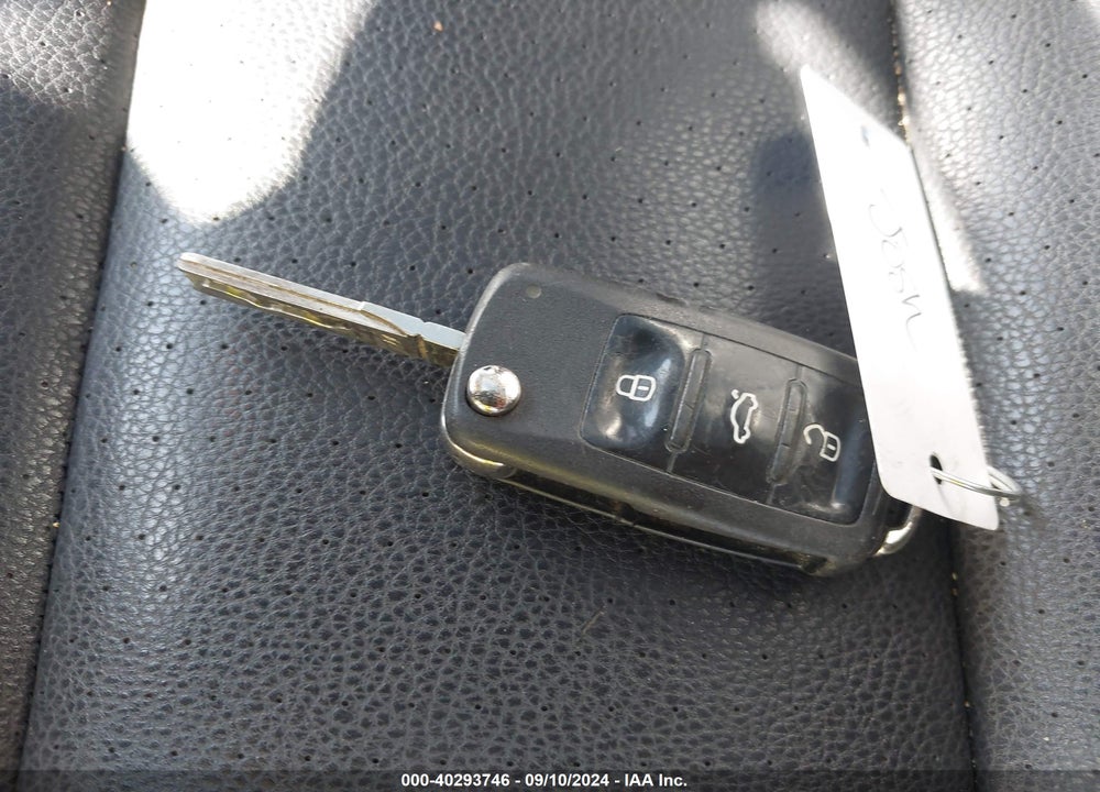 2010 VOLKSWAGEN JETTA TDI VIN: 3VWTL8AJ2AM701676