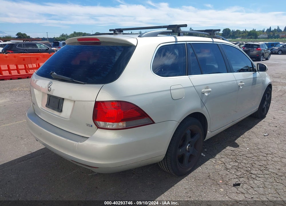 2010 VOLKSWAGEN JETTA TDI VIN: 3VWTL8AJ2AM701676