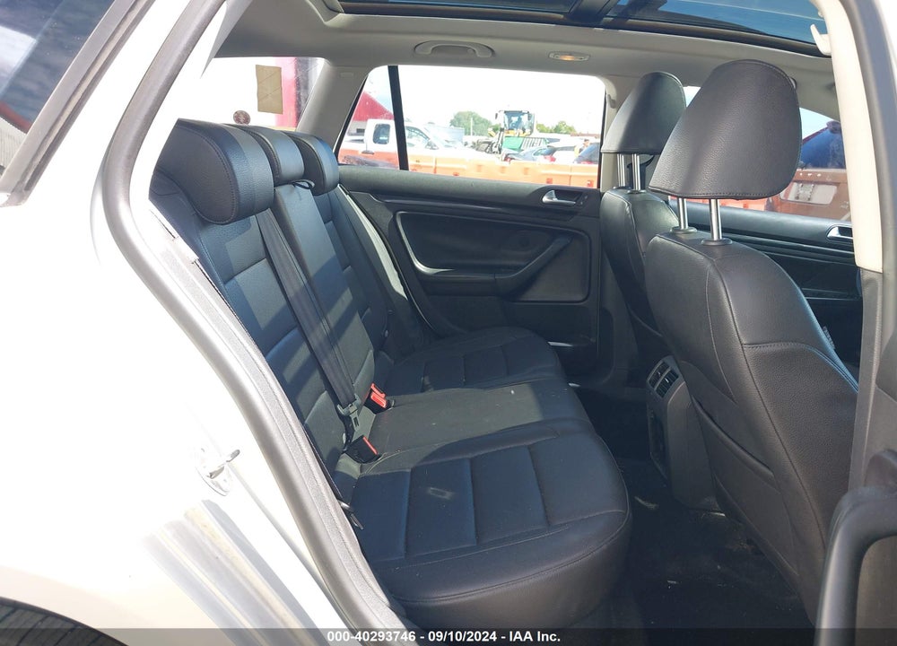 2010 VOLKSWAGEN JETTA TDI VIN: 3VWTL8AJ2AM701676