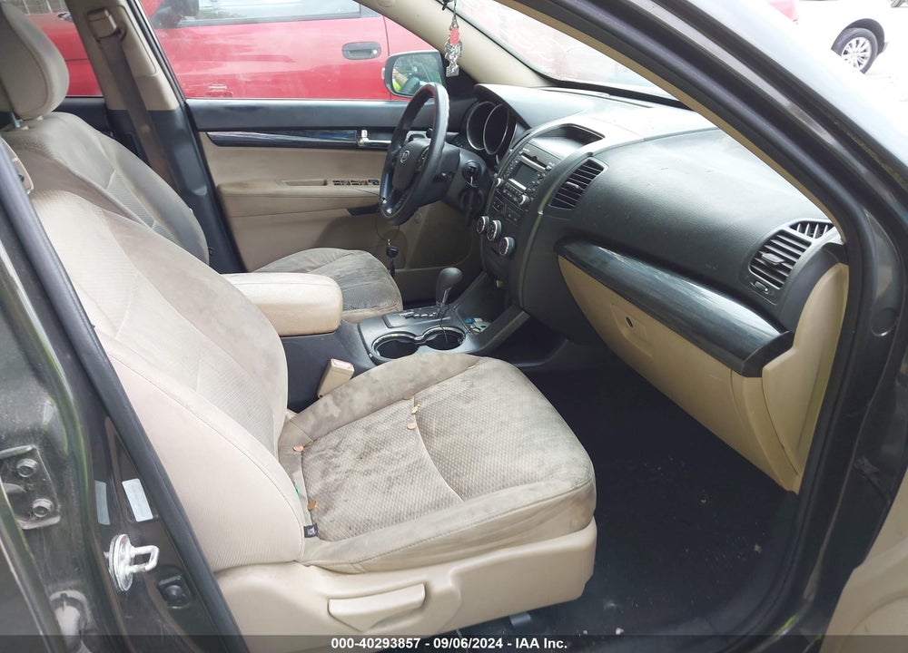 2012 KIA SORENTO LX V6 VIN: 5XYKT4A21CG215683