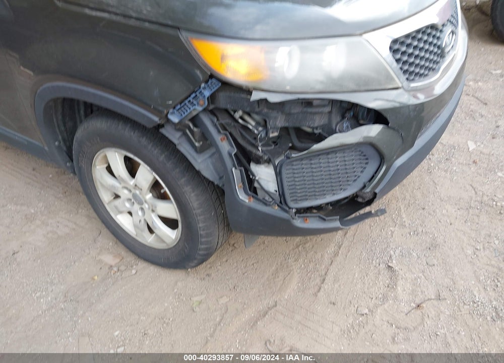 2012 KIA SORENTO LX V6 VIN: 5XYKT4A21CG215683