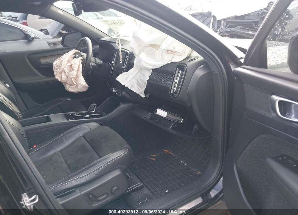 2020 VOLVO XC40 T5 R-DESIGN VIN: YV4162UM1L2265253