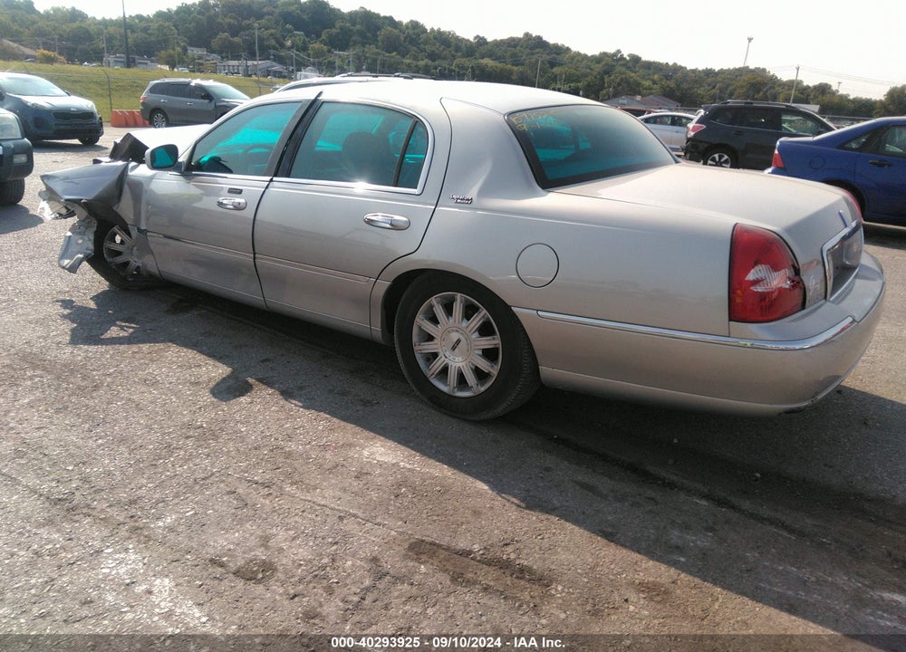 2006 LINCOLN TOWN CAR SIGNATURE LIMITED VIN: 1LNHM82W96Y610833