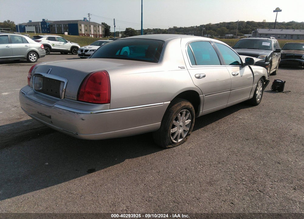2006 LINCOLN TOWN CAR SIGNATURE LIMITED VIN: 1LNHM82W96Y610833
