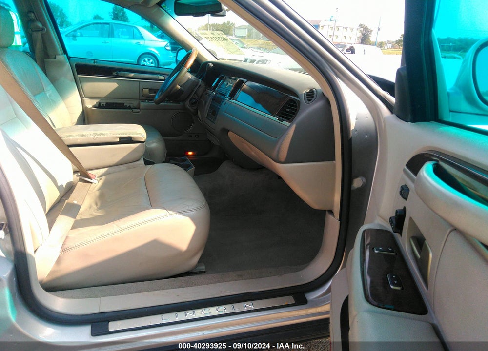 2006 LINCOLN TOWN CAR SIGNATURE LIMITED VIN: 1LNHM82W96Y610833