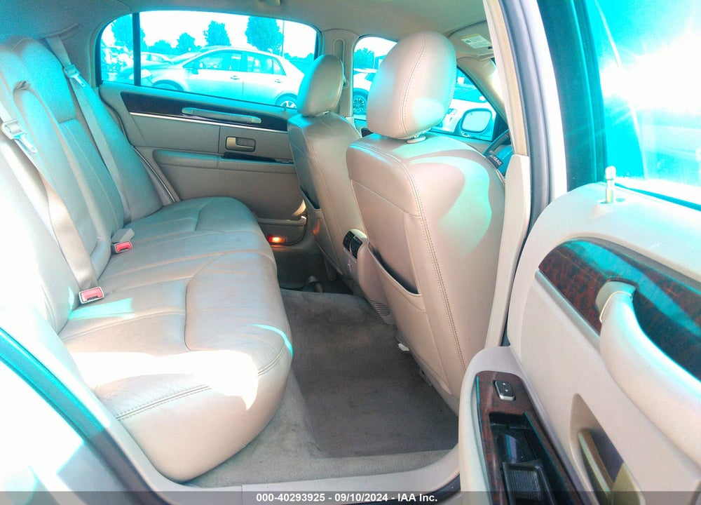 2006 LINCOLN TOWN CAR SIGNATURE LIMITED VIN: 1LNHM82W96Y610833