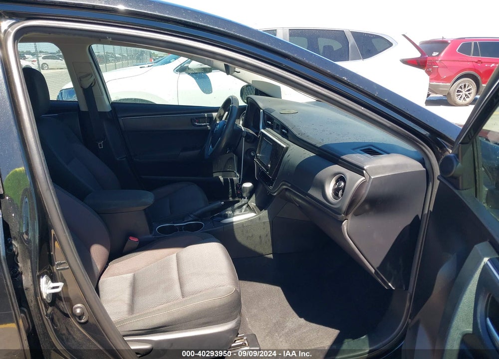 2018 TOYOTA COROLLA LE VIN: 5YFBURHEXJP827769